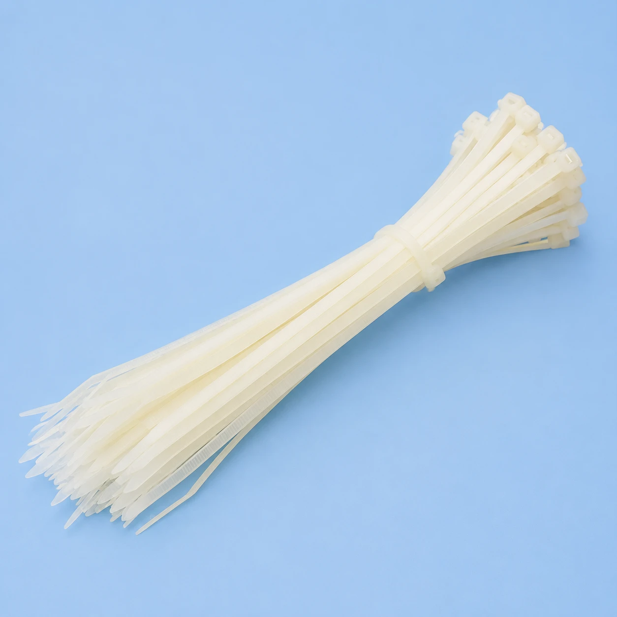 Bundle of heat stabilized nylon cable ties